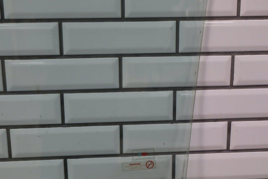 1991 - 1998 Toyota Land Cruiser Right Front Door Window 6811160060