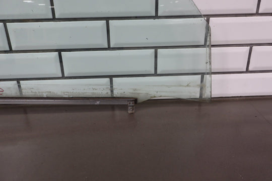 1991 - 1998 Toyota Land Cruiser Right Front Door Window 6811160060