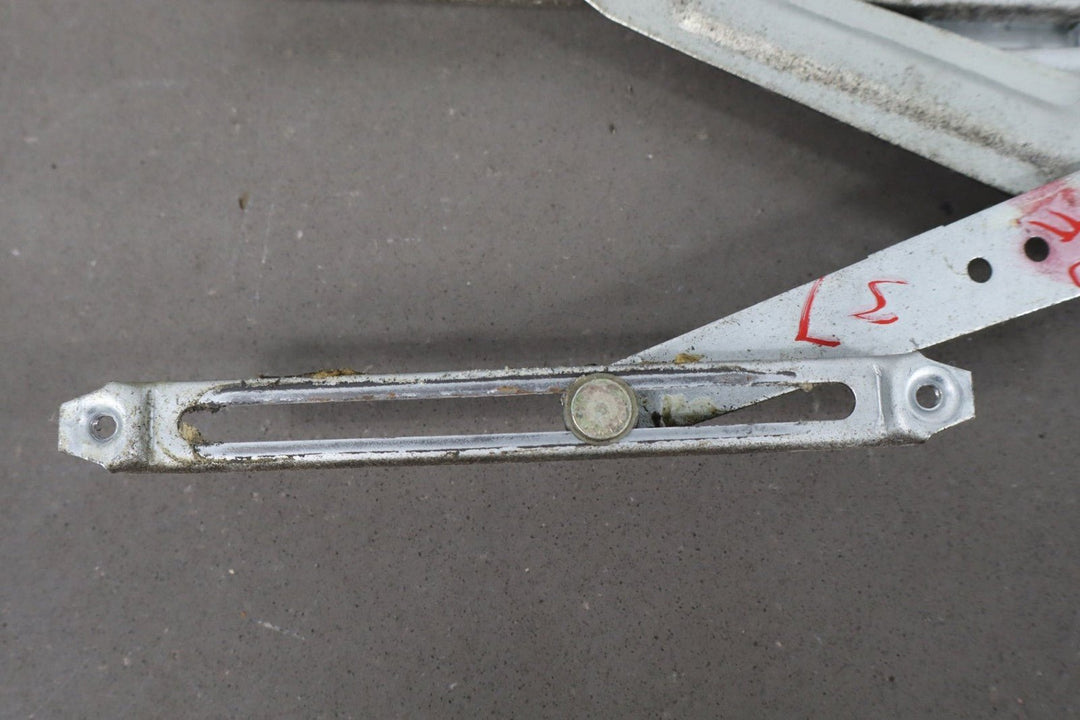 1991 - 1998 Toyota Land Cruiser Right Front Window Regulator 6980160010 OEM