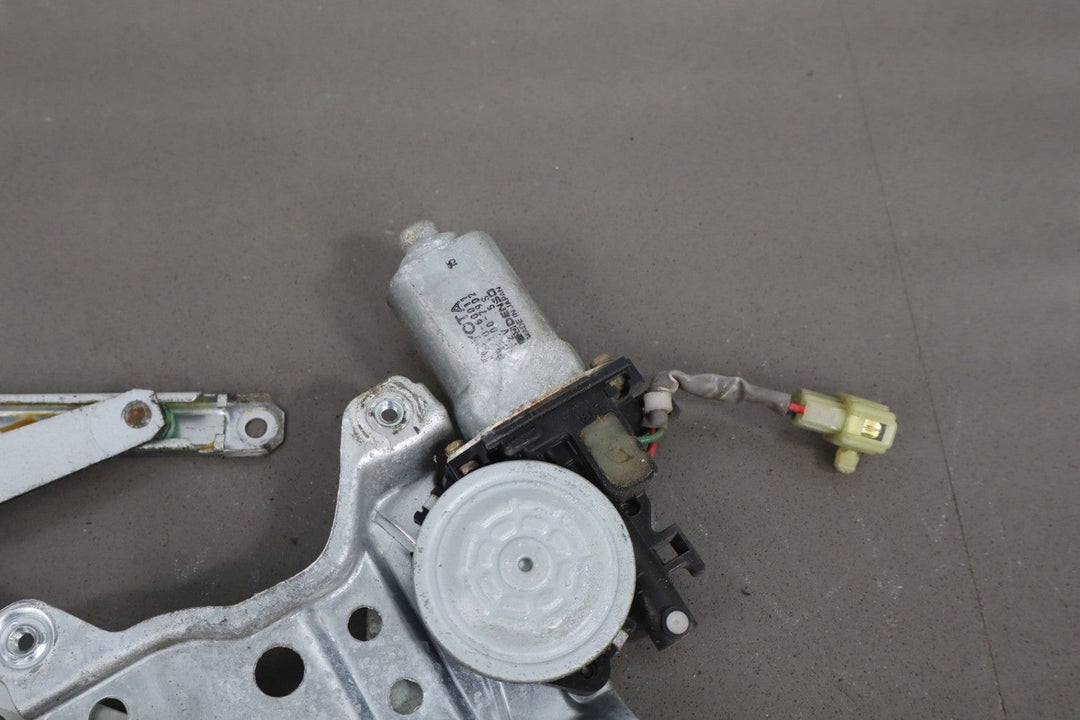 1991 - 1998 Toyota Land Cruiser Right Front Window Regulator 6980160010 OEM