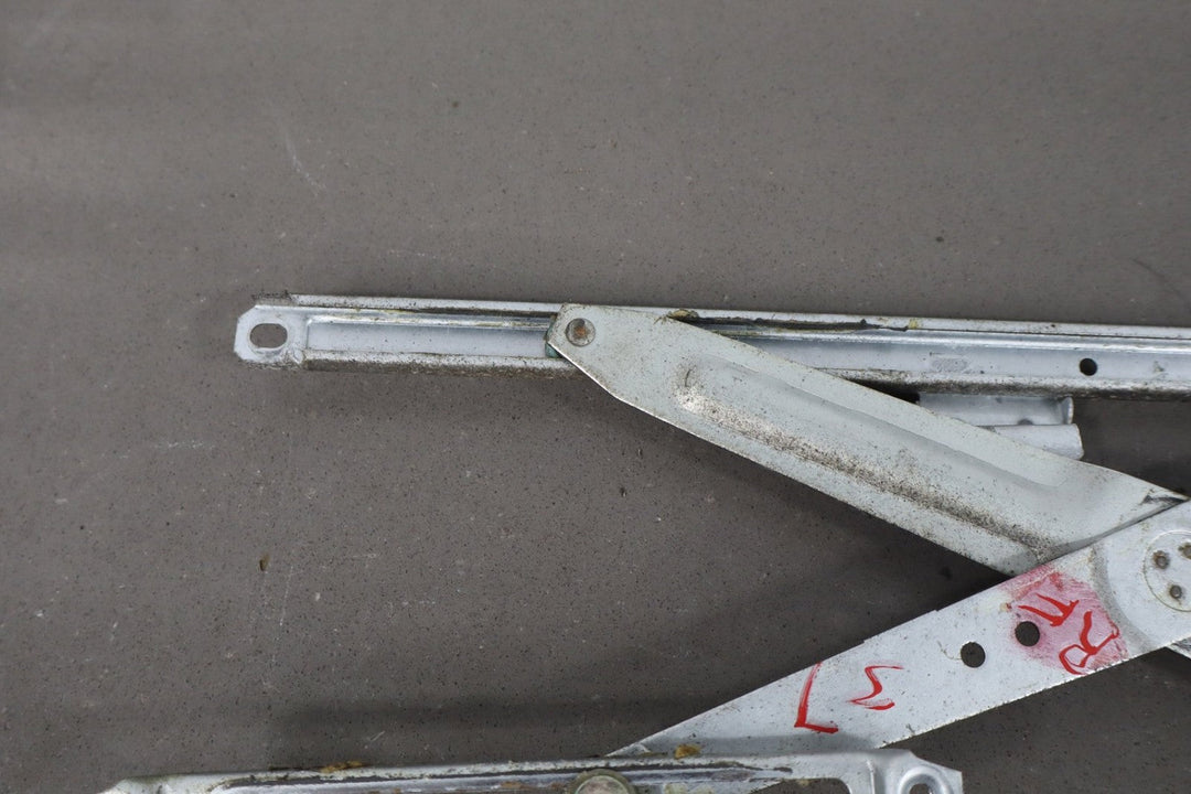 1991 - 1998 Toyota Land Cruiser Right Front Window Regulator 6980160010 OEM