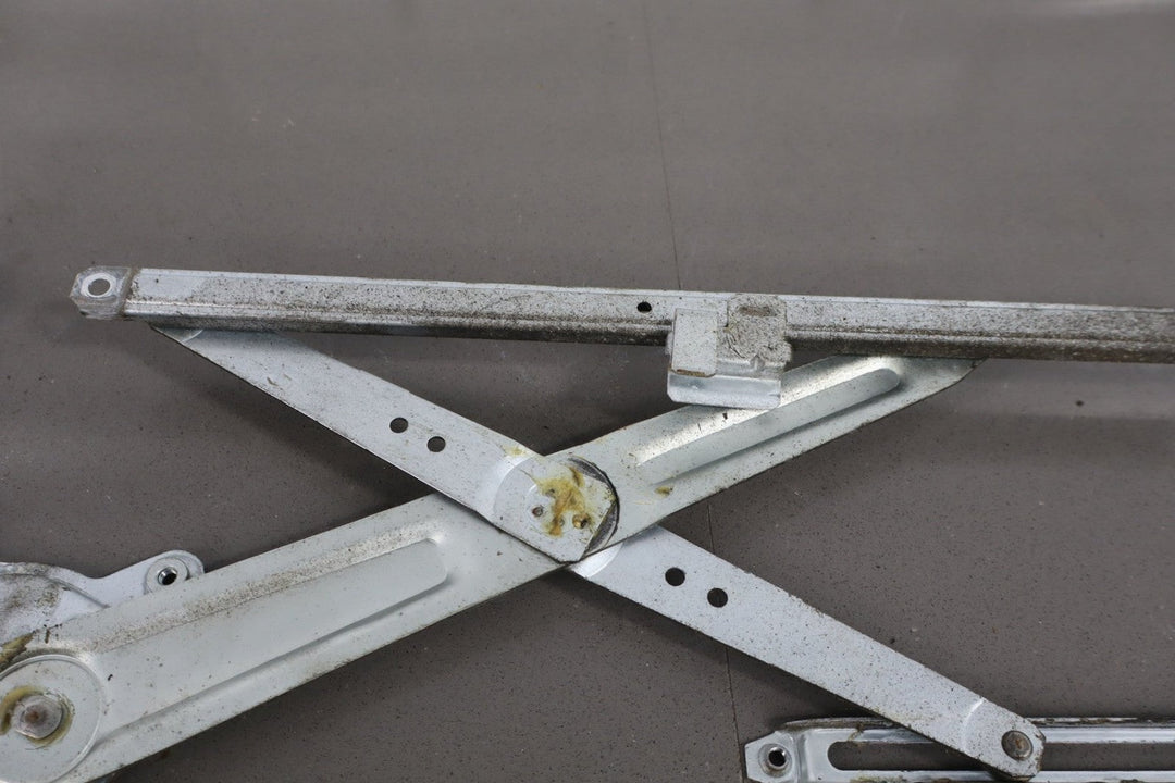 1991 - 1998 Toyota Land Cruiser Right Front Window Regulator 6980160010 OEM