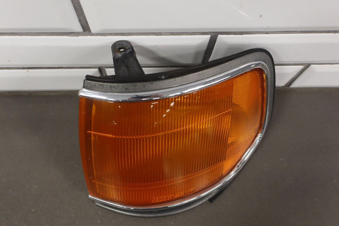 1991 - 1998 Toyota LandCruiser Left Driver Fender Mounted Turn Signal Light
