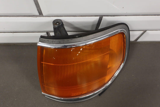 1991 - 1998 Toyota LandCruiser Left Driver Fender Mounted Turn Signal Light