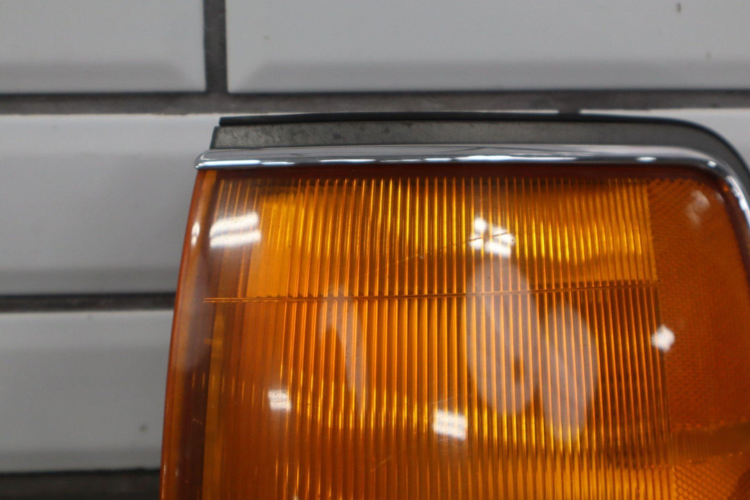 1991 - 1998 Toyota LandCruiser Left Driver Fender Mounted Turn Signal Light