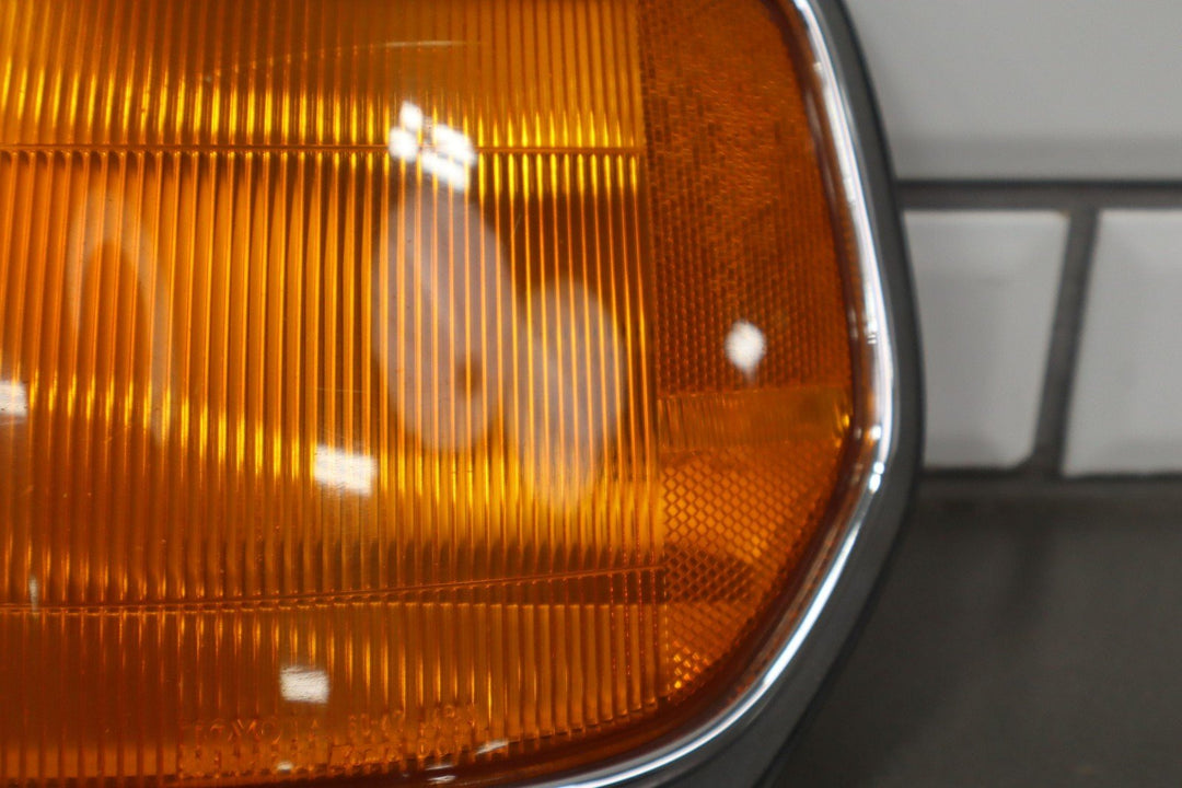 1991 - 1998 Toyota LandCruiser Left Driver Fender Mounted Turn Signal Light