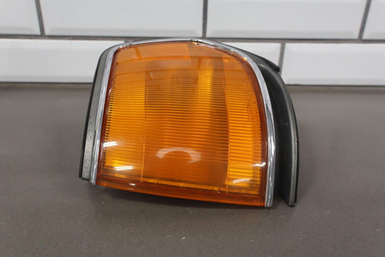 1991 - 1998 Toyota LandCruiser Left Driver Fender Mounted Turn Signal Light