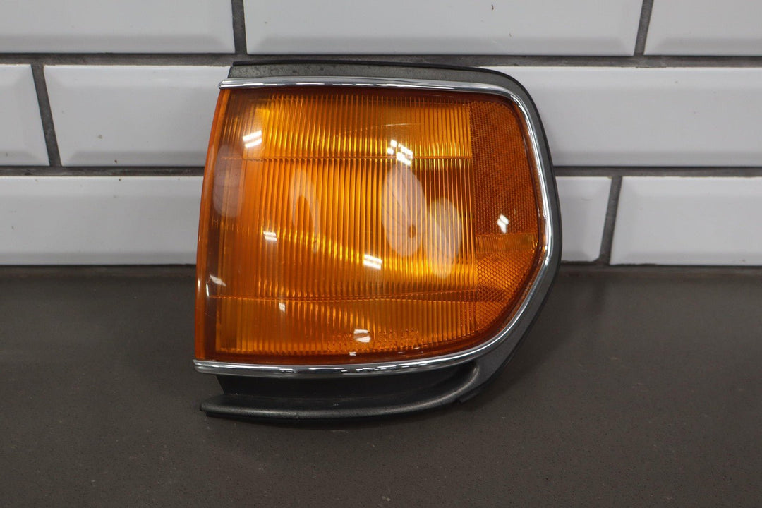 1991 - 1998 Toyota LandCruiser Left Driver Fender Mounted Turn Signal Light
