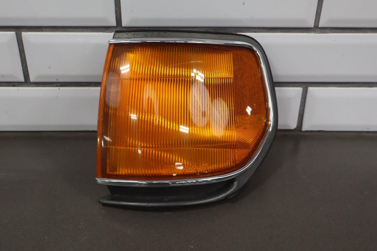 1991 - 1998 Toyota LandCruiser Left Driver Fender Mounted Turn Signal Light