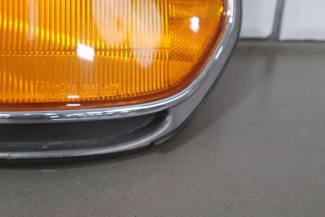 1991 - 1998 Toyota LandCruiser Left Driver Fender Mounted Turn Signal Light