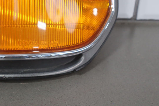 1991 - 1998 Toyota LandCruiser Left Driver Fender Mounted Turn Signal Light