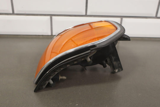 1991 - 1998 Toyota LandCruiser Left Driver Fender Mounted Turn Signal Light