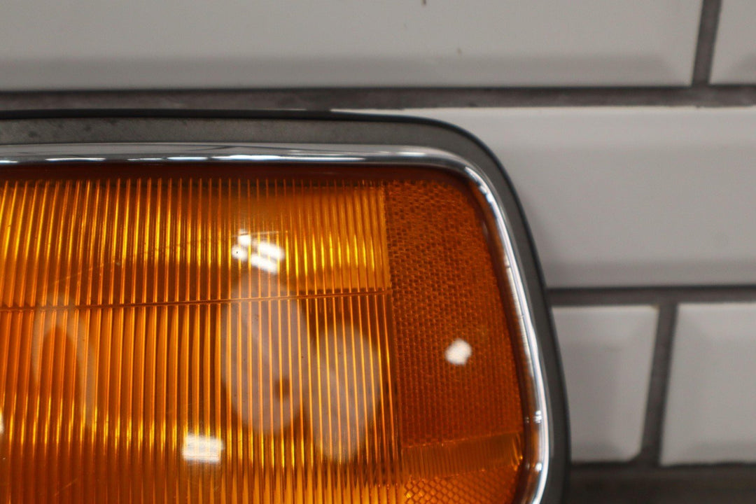 1991 - 1998 Toyota LandCruiser Left Driver Fender Mounted Turn Signal Light