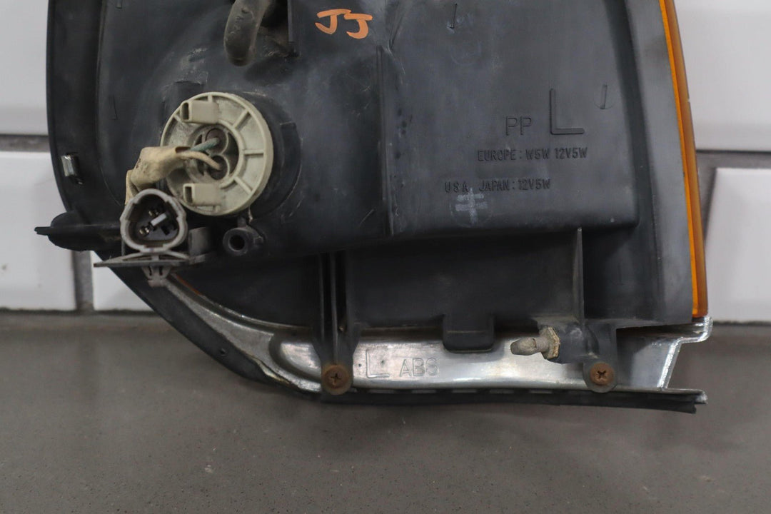 1991 - 1998 Toyota LandCruiser Left Driver Fender Mounted Turn Signal Light