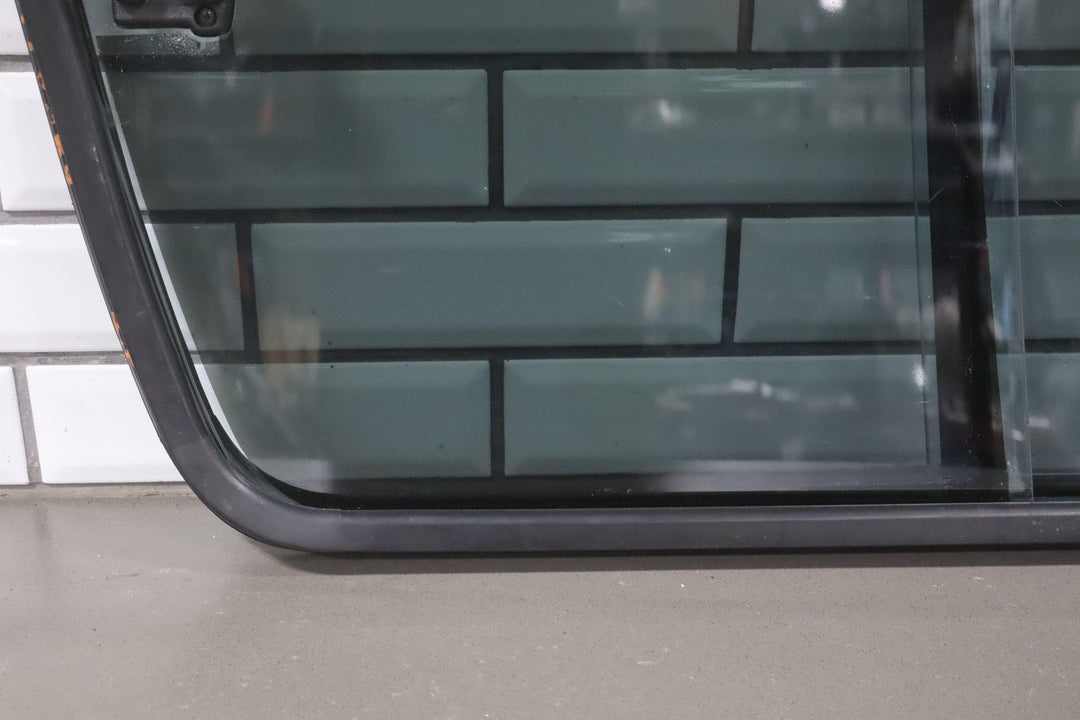1991 - 92 Toyota LandCruiser Rear Right Sliding Quarter Glass Window W/Latch&Seal