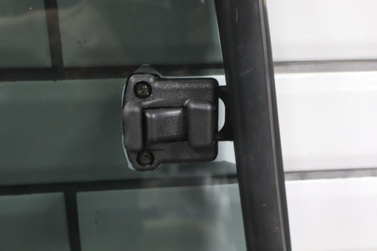 1991 - 92 Toyota LandCruiser Rear Right Sliding Quarter Glass Window W/Latch&Seal