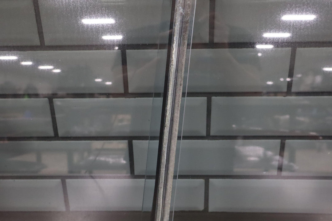 1991 - 92 Toyota LandCruiser Rear Right Sliding Quarter Glass Window W/Latch&Seal