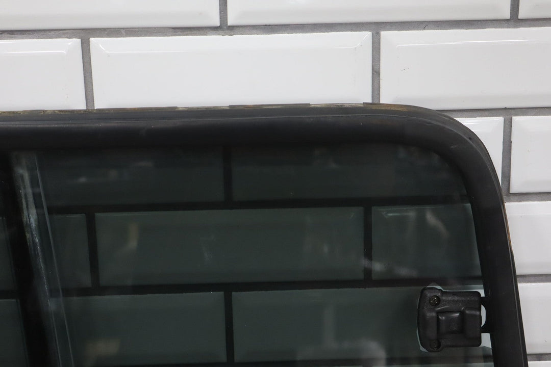 1991 - 92 Toyota LandCruiser Rear Right Sliding Quarter Glass Window W/Latch&Seal
