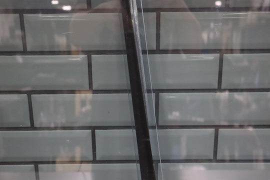 1991 - 92 Toyota LandCruiser Rear Right Sliding Quarter Glass Window W/Latch&Seal