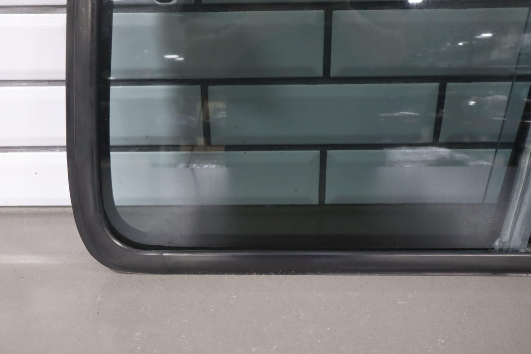 1991 - 92 Toyota LandCruiser Rear Right Sliding Quarter Glass Window W/Latch&Seal