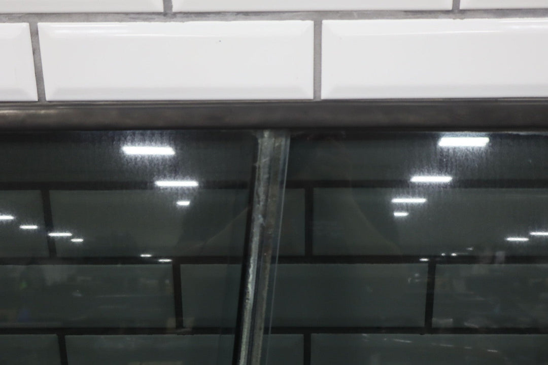 1991 - 92 Toyota LandCruiser Rear Right Sliding Quarter Glass Window W/Latch&Seal