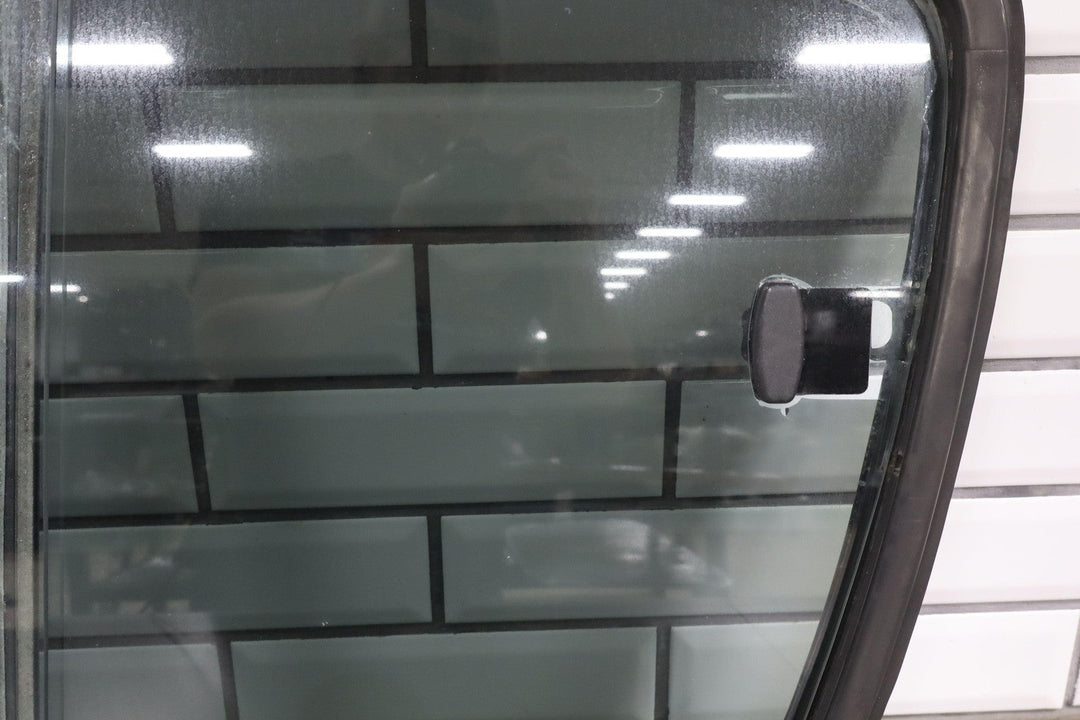 1991 - 92 Toyota LandCruiser Rear Right Sliding Quarter Glass Window W/Latch&Seal