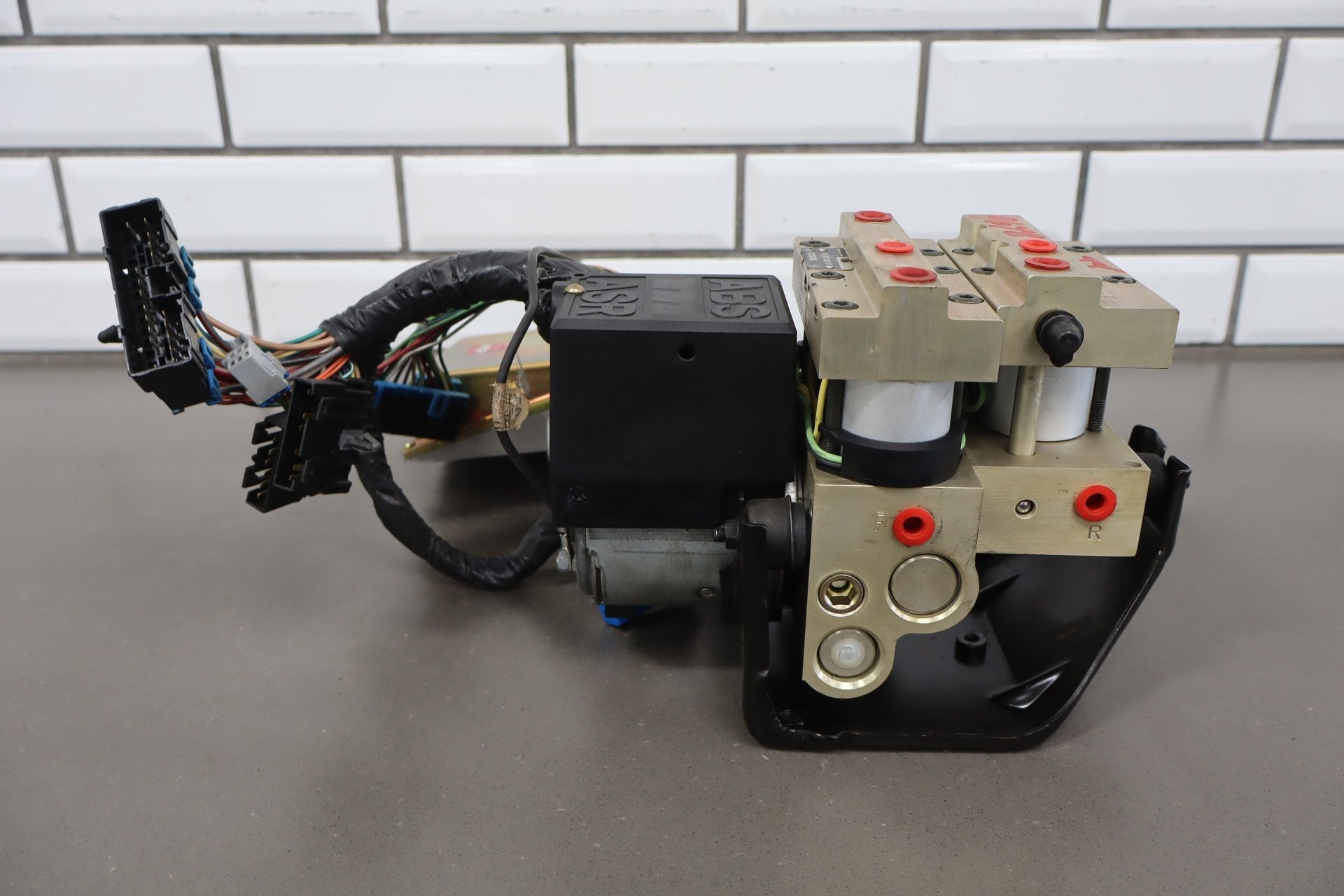 1992-1994 Chevrolet Corvette C4- ABS Brake Unit W Module