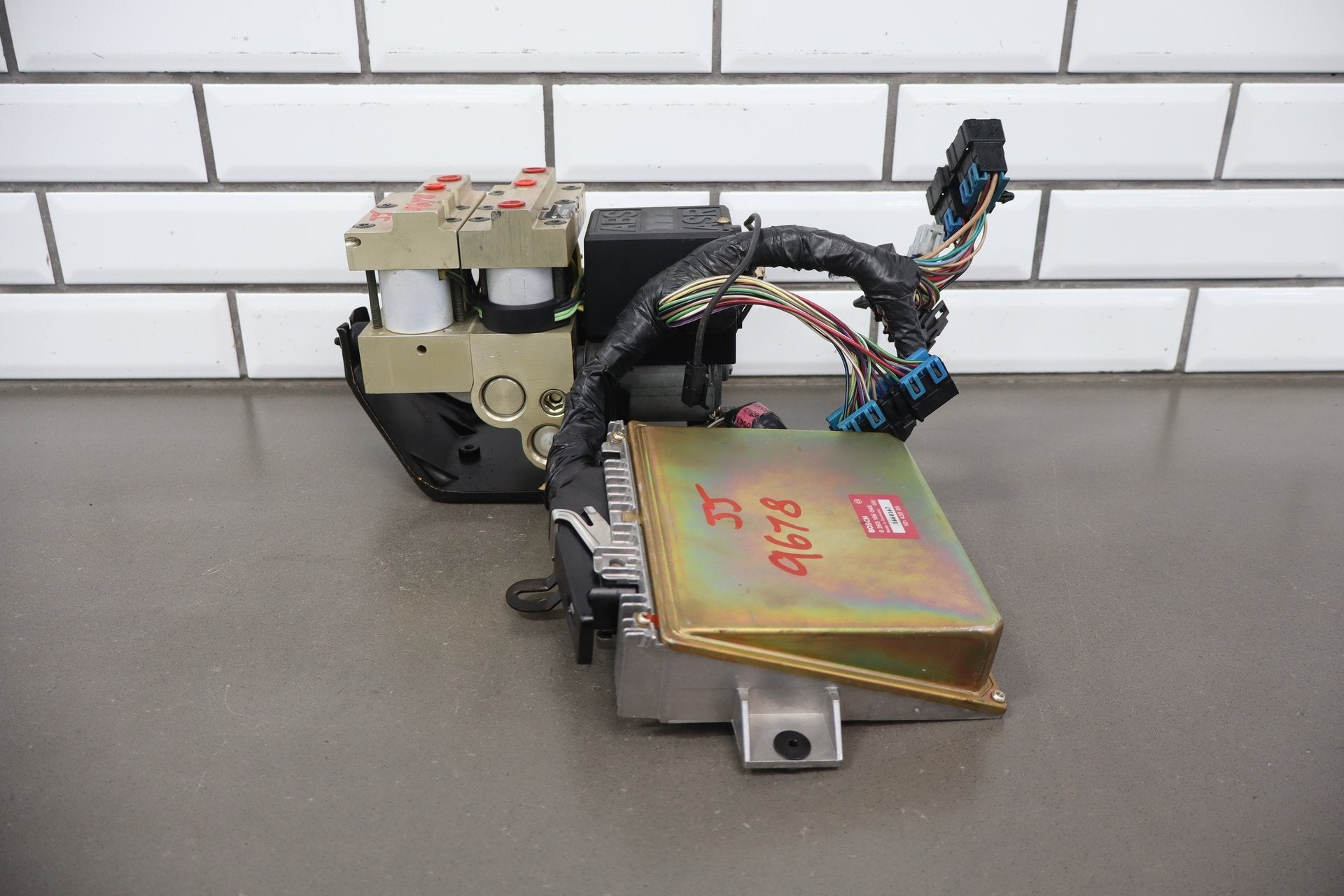 1992-1994 Chevrolet Corvette C4- ABS Brake Unit W Module