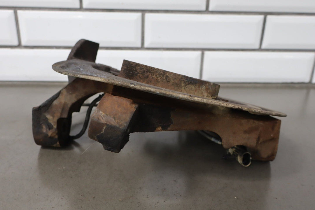 1992 - 1994 Chevrolet Suburban Left Front Spindle 15981178