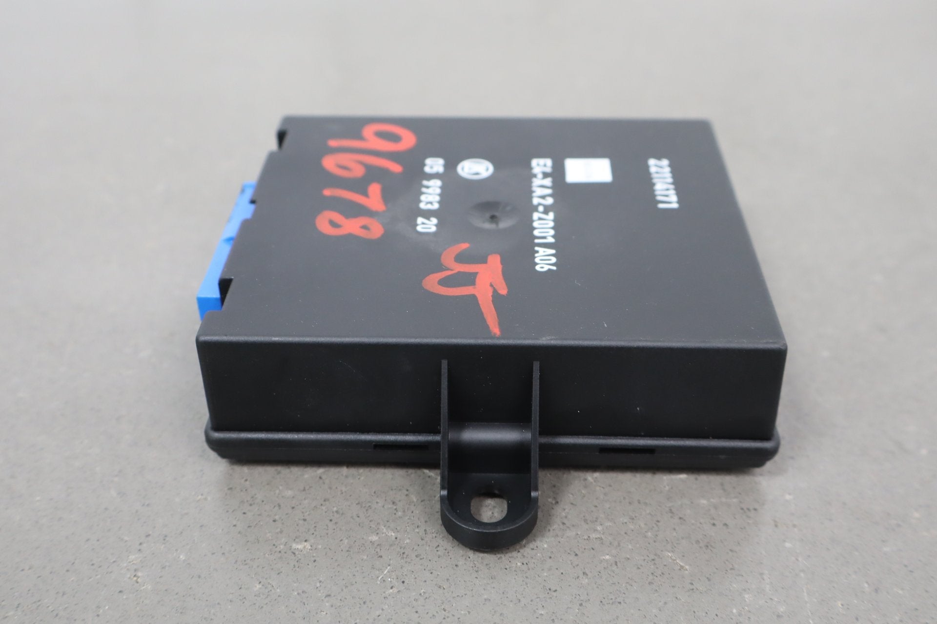 1992-1995 Chevrolet Corvette C4 FX3 Suspension Control Module 22114171