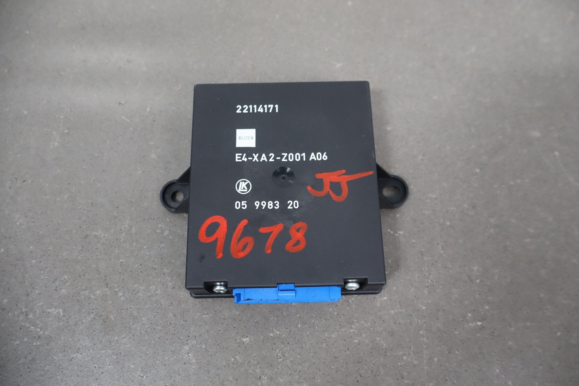1992-1995 Chevrolet Corvette C4 FX3 Suspension Control Module 22114171