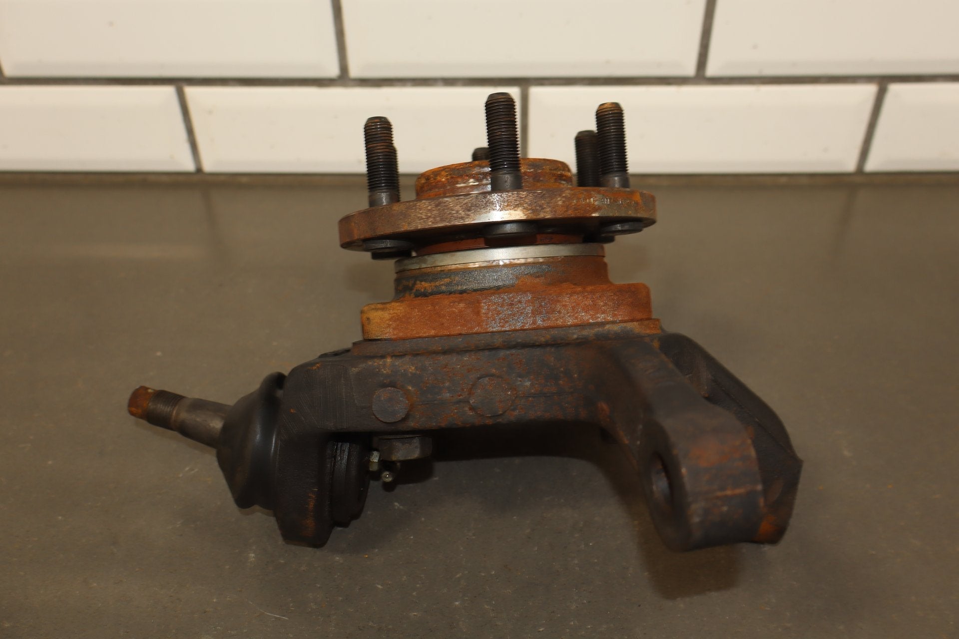 1992-1995 Dodge Viper R/T-10 Left Rear Suspension Spindle 4643119
