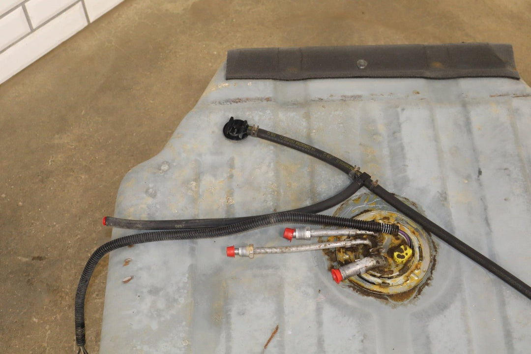 1992 - 1997 Chevrolet Suburban Fuel Tank with Pump 15662735 OEM