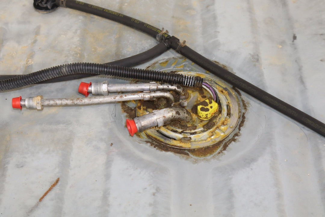 1992 - 1997 Chevrolet Suburban Fuel Tank with Pump 15662735 OEM