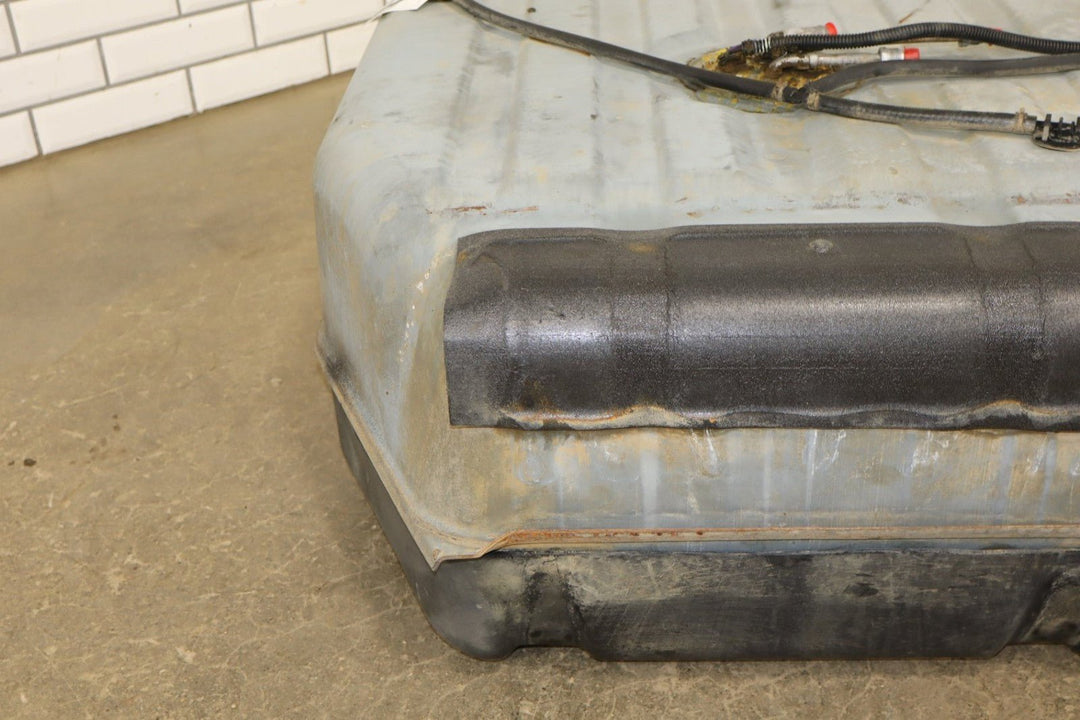 1992 - 1997 Chevrolet Suburban Fuel Tank with Pump 15662735 OEM