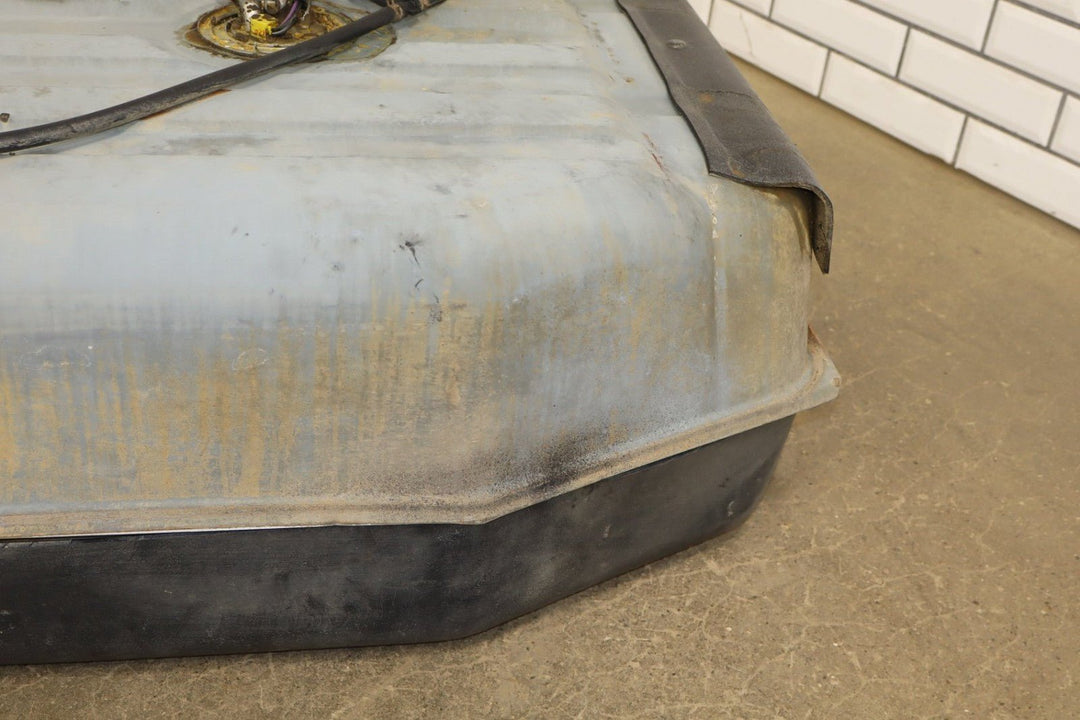 1992 - 1997 Chevrolet Suburban Fuel Tank with Pump 15662735 OEM