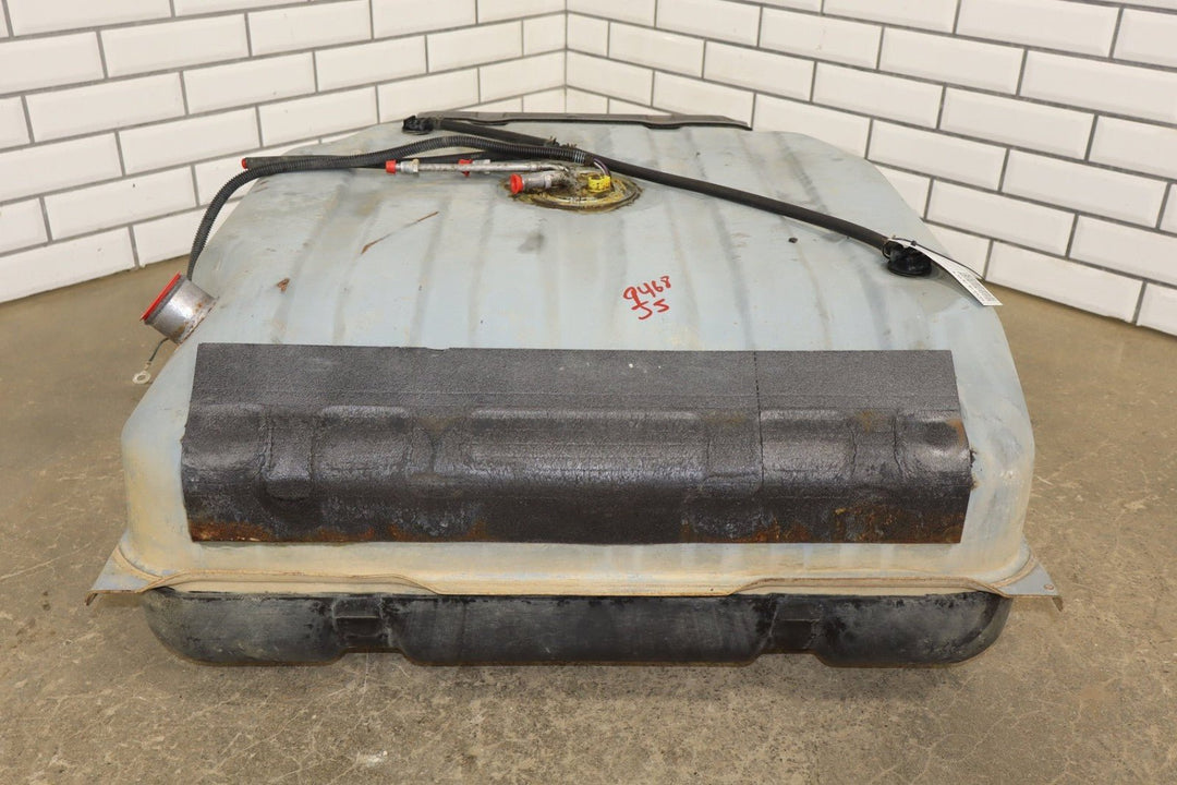 1992 - 1997 Chevrolet Suburban Fuel Tank with Pump 15662735 OEM