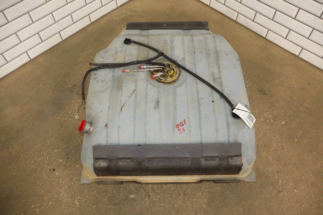 1992 - 1997 Chevrolet Suburban Fuel Tank with Pump 15662735 OEM