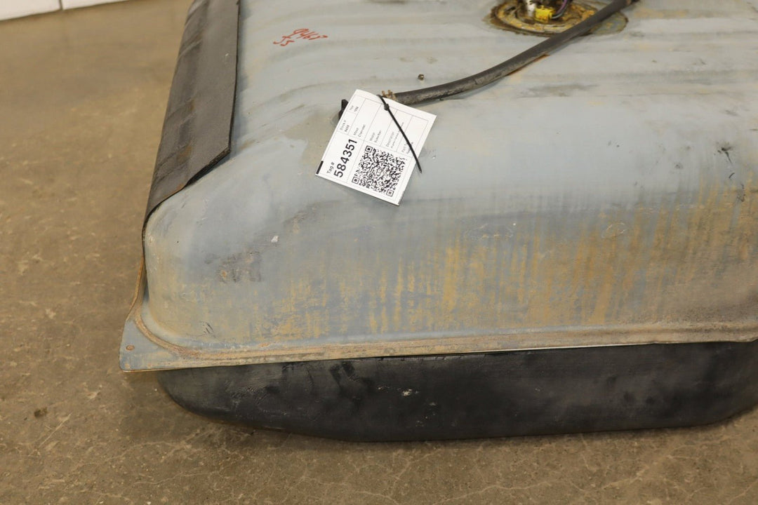 1992 - 1997 Chevrolet Suburban Fuel Tank with Pump 15662735 OEM