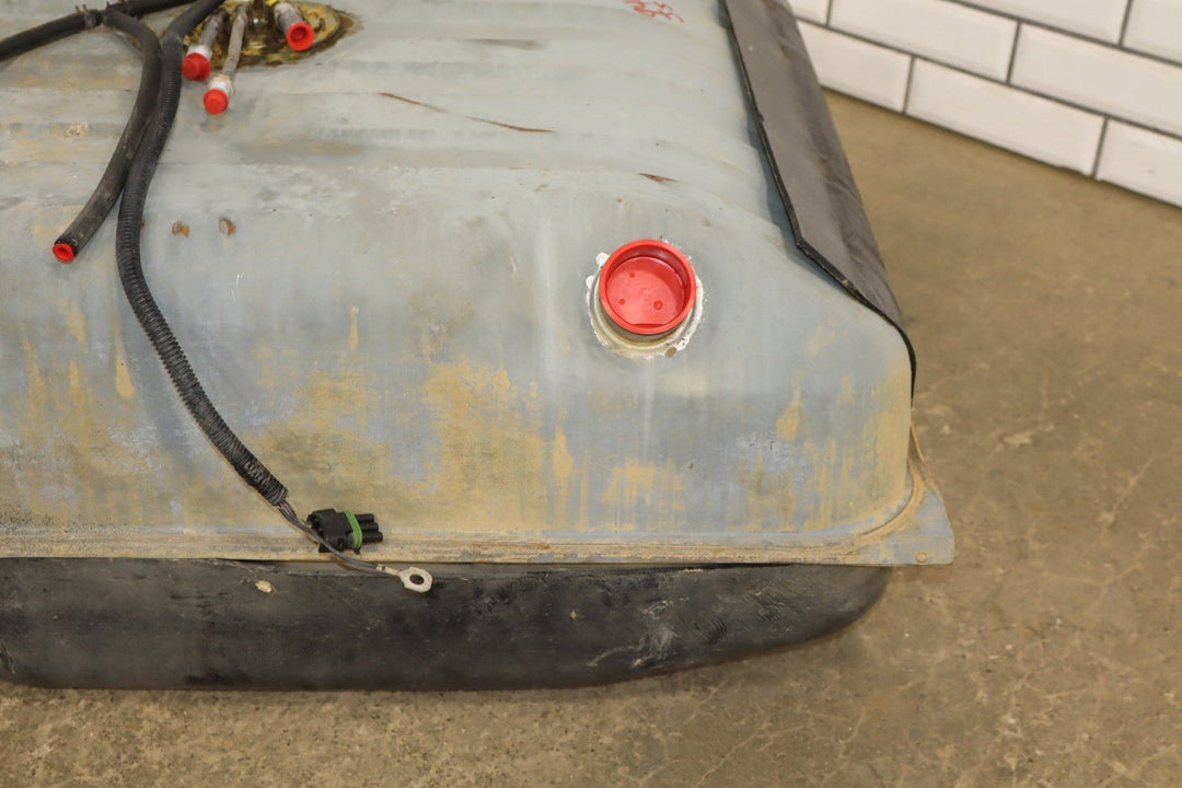 1992 - 1997 Chevrolet Suburban Fuel Tank with Pump 15662735 OEM