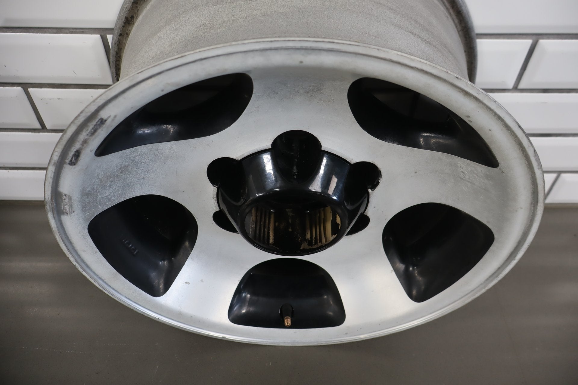 1992-1997 Toyota Land Cruiser J80- 16x8 OEM Wheel Set | Painted Centers