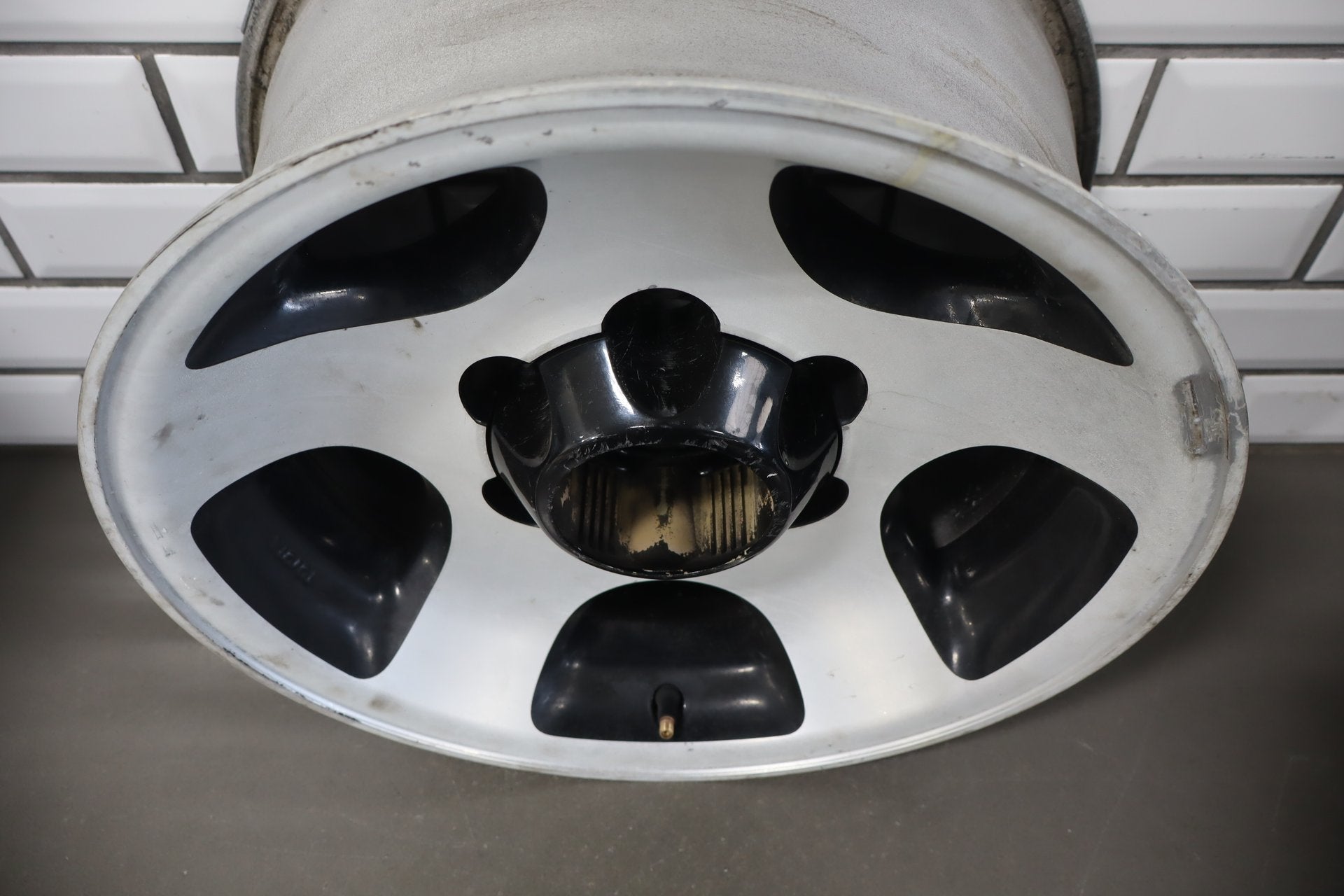 1992-1997 Toyota Land Cruiser J80- 16x8 OEM Wheel Set | Painted Centers