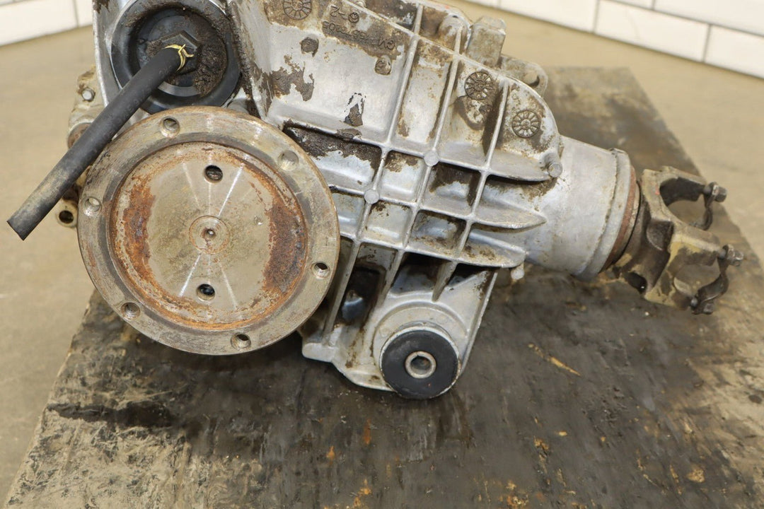 1992 - 1999 Chevrolet Suburban 2500 4WD Front Differential Assembly 4.10 GT4