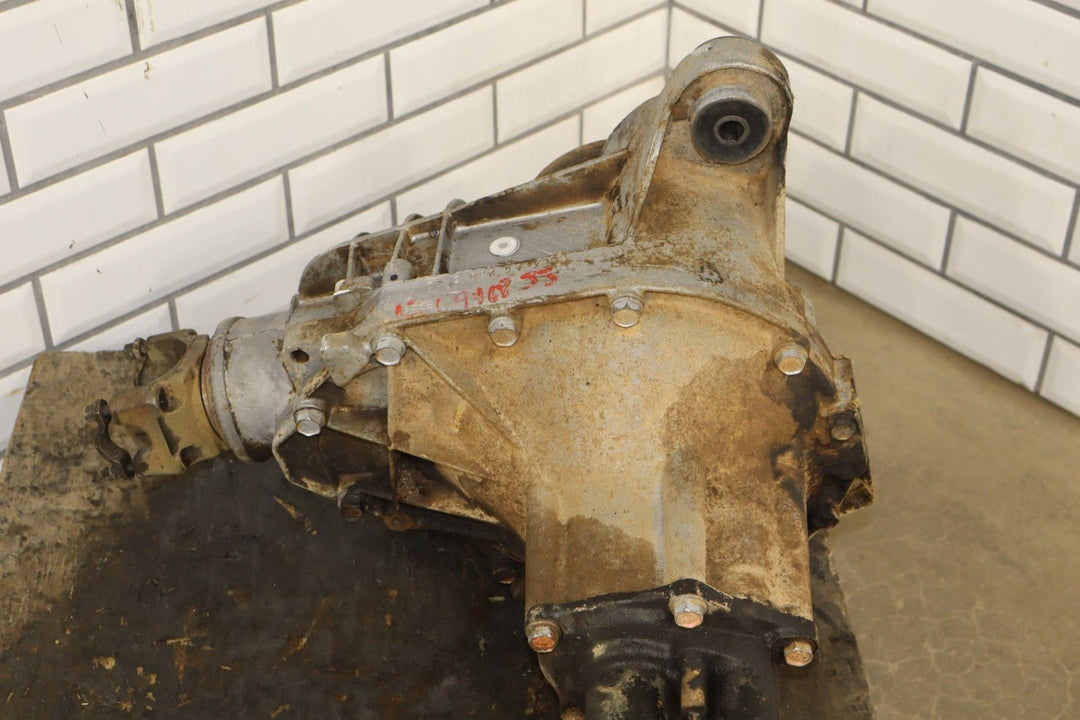 1992 - 1999 Chevrolet Suburban 2500 4WD Front Differential Assembly 4.10 GT4