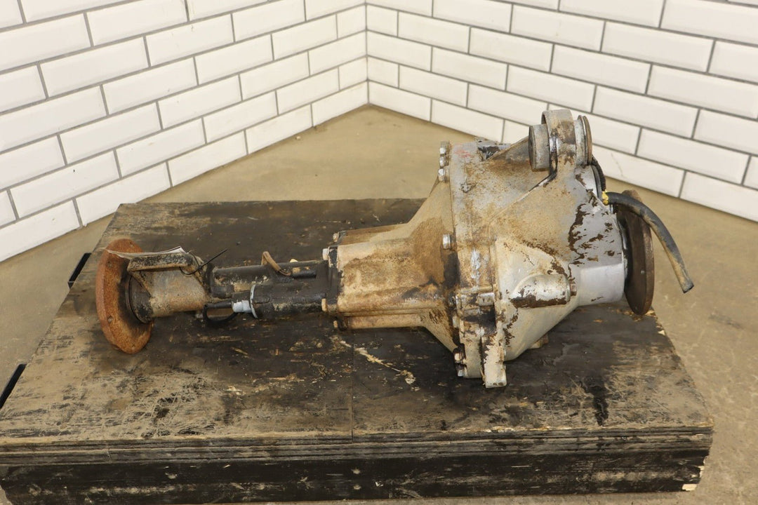 1992 - 1999 Chevrolet Suburban 2500 4WD Front Differential Assembly 4.10 GT4