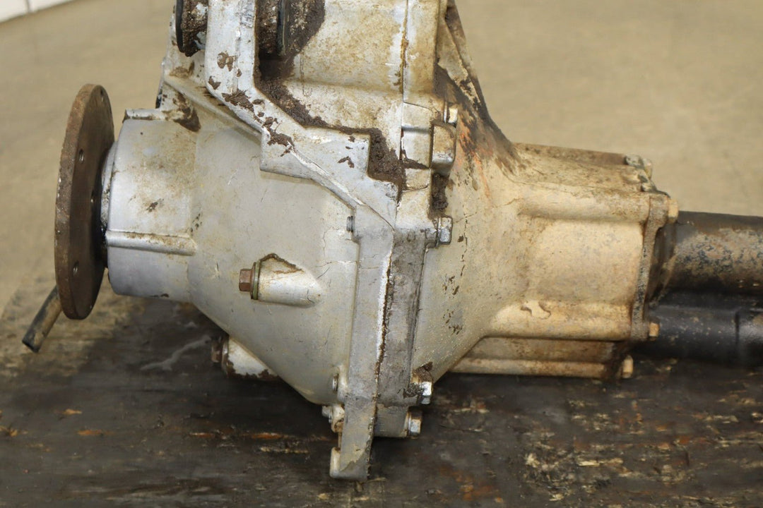 1992 - 1999 Chevrolet Suburban 2500 4WD Front Differential Assembly 4.10 GT4