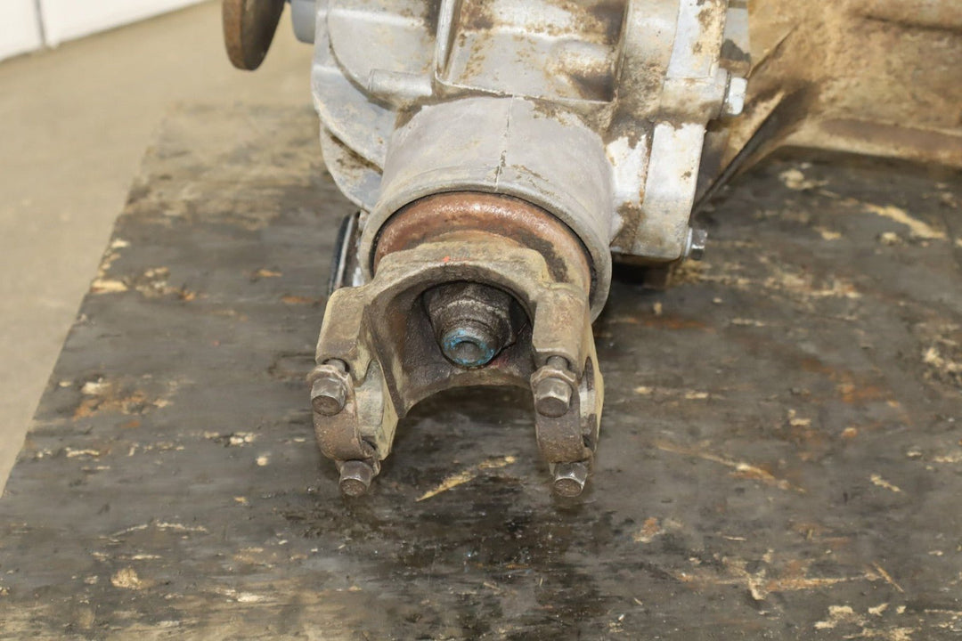 1992 - 1999 Chevrolet Suburban 2500 4WD Front Differential Assembly 4.10 GT4