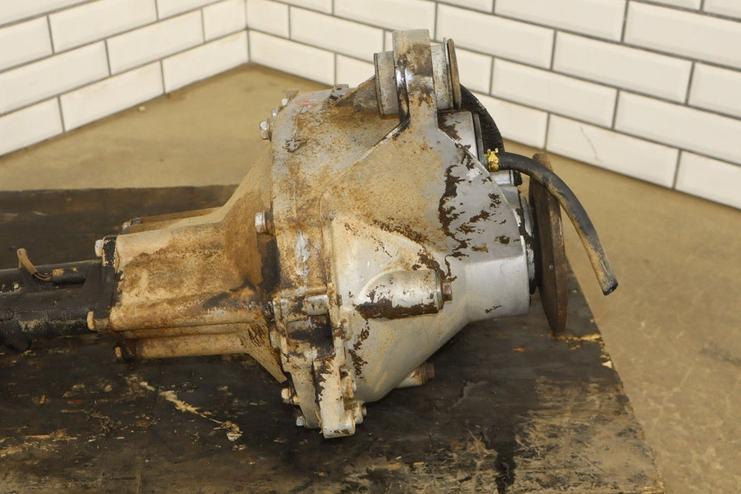 1992 - 1999 Chevrolet Suburban 2500 4WD Front Differential Assembly 4.10 GT4