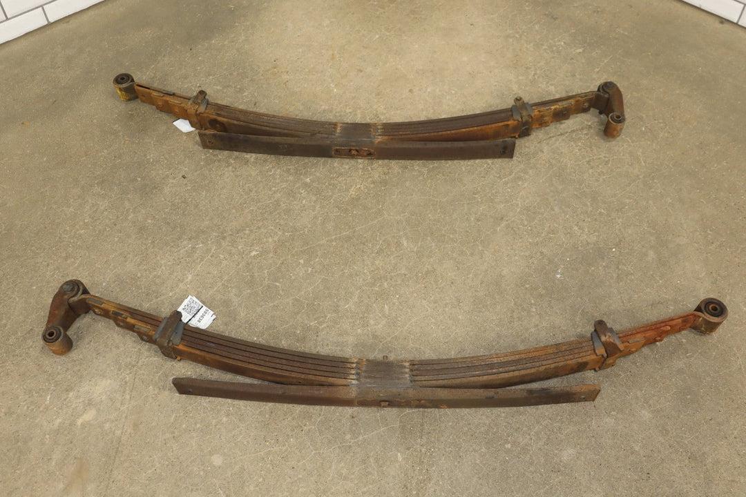 1992 - 1999 GMC Suburban 2500 Rear Leaf Springs Pair Left/Right 15030575 OEM