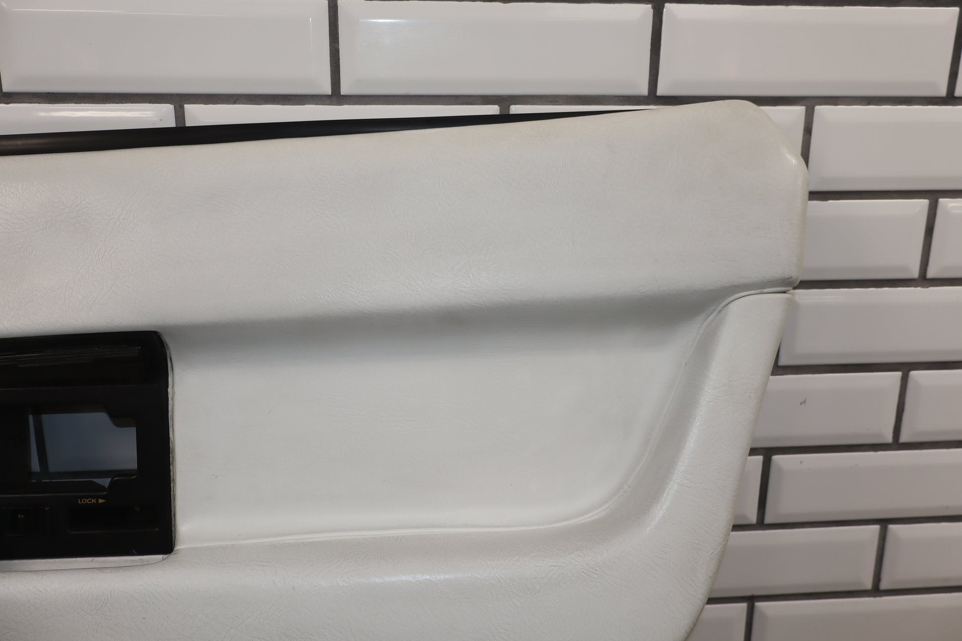 1992 Chevrolet Corvette Convertible Pair- Front Trim Panels White 10085975